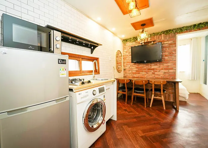 아파트 3-gu&anne House Hongdae 6room & 4bath House