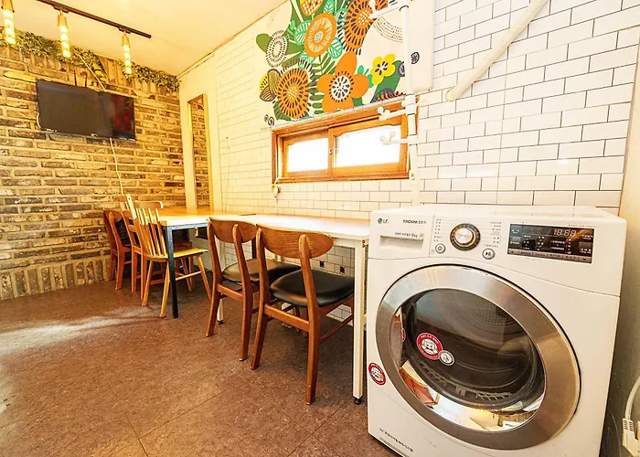 3-gu&anne House Hongdae 6room & 4bath House *