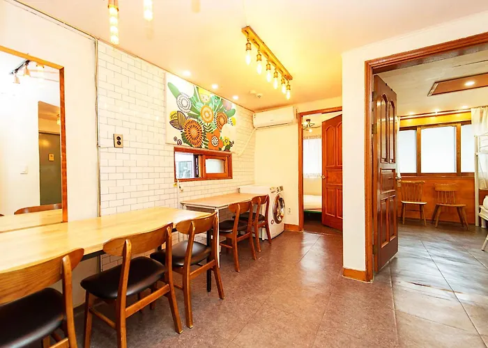 3-gu&anne House Hongdae 6room & 4bath House 아파트